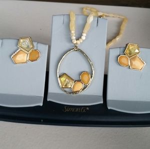 Fashion earrings and pendant set💞